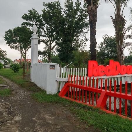 RedDoorz Syariah near Suzuya Mall Banda Aceh 2 Geutieue Bagian luar foto